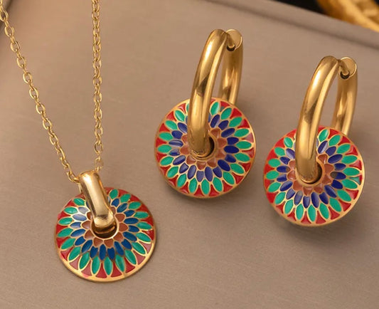 Daisy Compass Necklace only